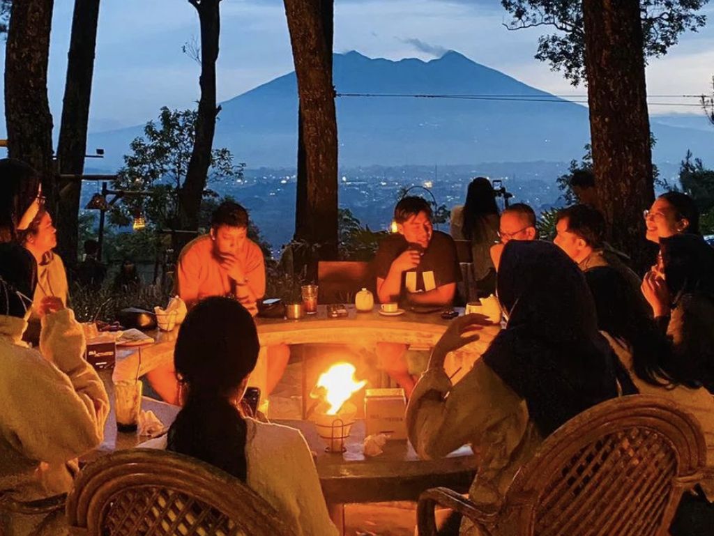 5 Tempat Kulineran di Bogor dengan Panorama Bukit, Cocok Buat Healing!