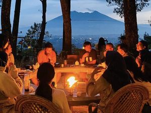 5 Tempat Kulineran di Bogor dengan Panorama Bukit, Cocok Buat Healing! 5 Tempat Kulineran di Bogor dengan Panorama Bukit, Cocok Buat Healing!