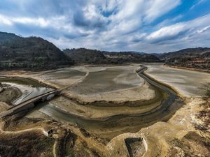 Air Sungai Biyang di China Terus Menyusut Diterpa Kekeringan