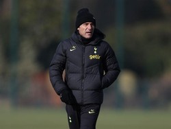 Terungkap! Tottenham Mau Conte Bertahan Lebih Lama, tapi...