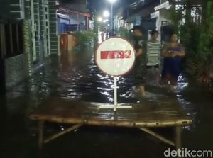 Banjir Rendam Kota Probolinggo Usai Hujan 7 Jam dan Air Laut Pasang Banjir Rendam Kota Probolinggo Usai Hujan 7 Jam dan Air Laut Pasang