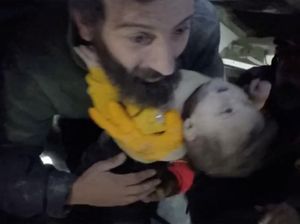 Potret Bayi Turki yang Selamat Usai 60 Jam Tertimbun Puing Gempa