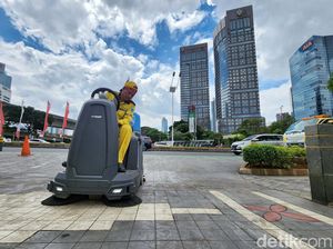 Brmmmm... Ini Senjata Baru Buat Trotoar Jakarta Tetap Kinclong