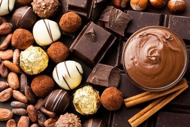 Cokelat Cokelat mengandung gula yang tinggi penyebab kenaikan berat badan