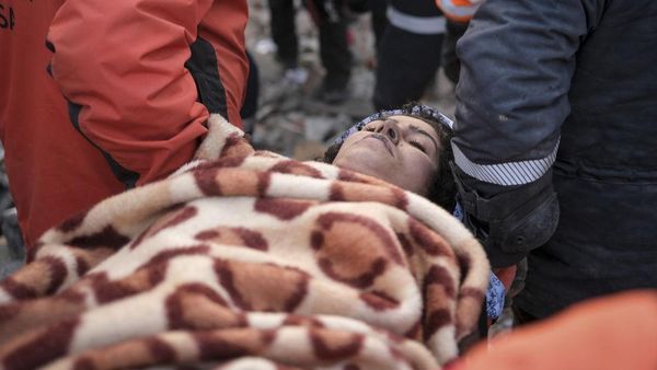 Fatma Karus Selamat Setelah 96 Jam Tertimbun Reruntuhan Gempa Turki