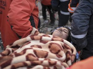 Fatma Karus Selamat Setelah 96 Jam Tertimbun Reruntuhan Gempa Turki Fatma Karus Selamat Setelah 96 Jam Tertimbun Reruntuhan Gempa Turki