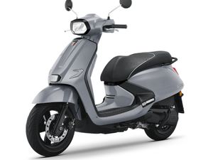 GPX Tuscany 150, Lawan Berat Vespa Matik yang Harganya Rp 20 Jutaan GPX Tuscany 150, Lawan Berat Vespa Matik yang Harganya Rp 20 Jutaan