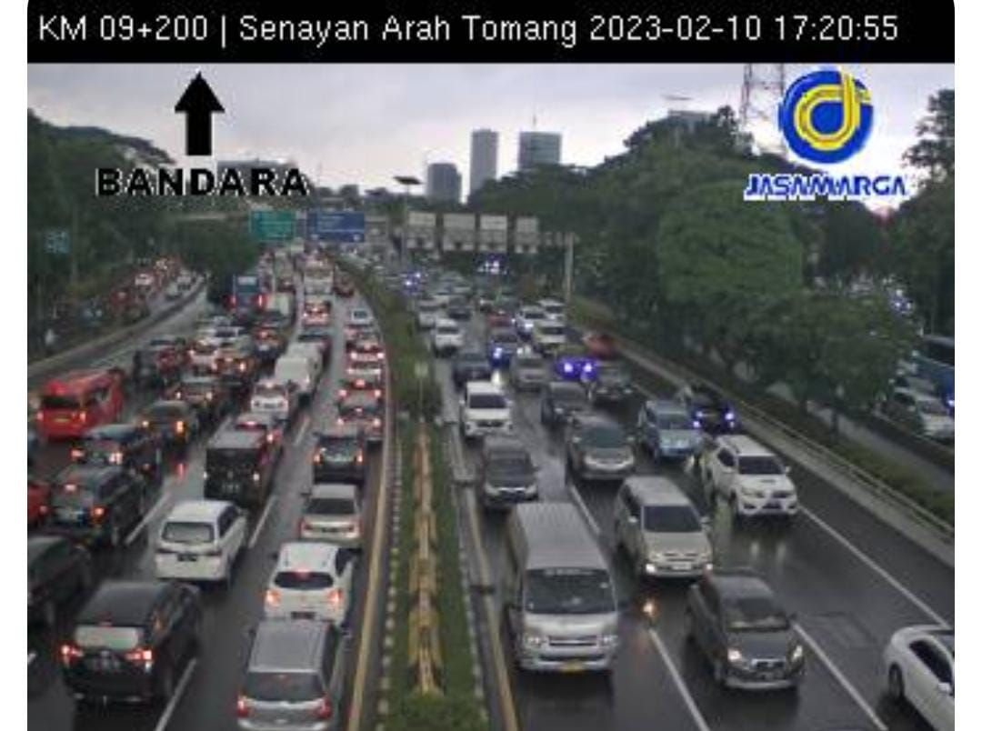 Kemacetan di ruas Tol Dalam Kota Jakarta, Jumat (10/2/2023)-(Screenshot aplikasi Travoy)