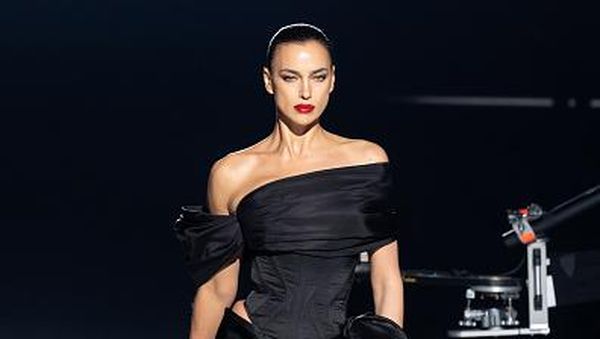 10 Busana Seksi dari Koleksi Thierry Mugler Couture 2023