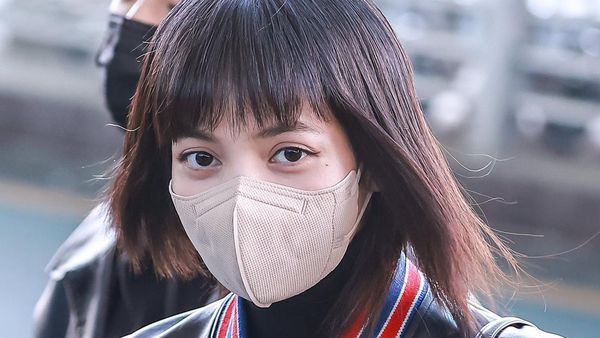 8 Foto Lisa BLACKPINK dengan Potongan Rambut Baru, Manglingi Fans