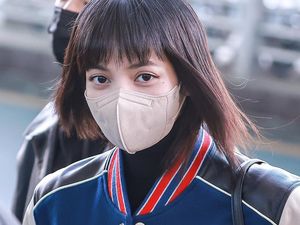 8 Foto Lisa BLACKPINK dengan Potongan Rambut Baru, Manglingi Fans