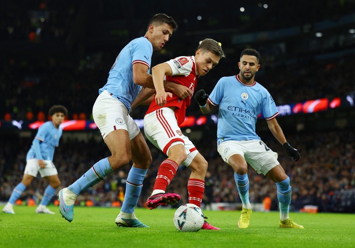 Soccer Football - FA Cup - Fourth Round - Manchester City v Arsenal - Etihad Stadium, Manchester, Britain - January 27, 2023 Arsenals Leandro Trossard in action with Manchester Citys Rodri Action Images via Reuters/Molly Darlington