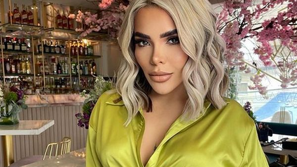 8 Foto Penampilan Glamour Model OnlyFans yang Terpilih Jadi Walikota