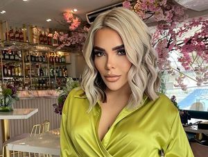 8 Foto Penampilan Glamour Model OnlyFans yang Terpilih Jadi Walikota 8 Foto Penampilan Glamour Model OnlyFans yang Terpilih Jadi Walikota