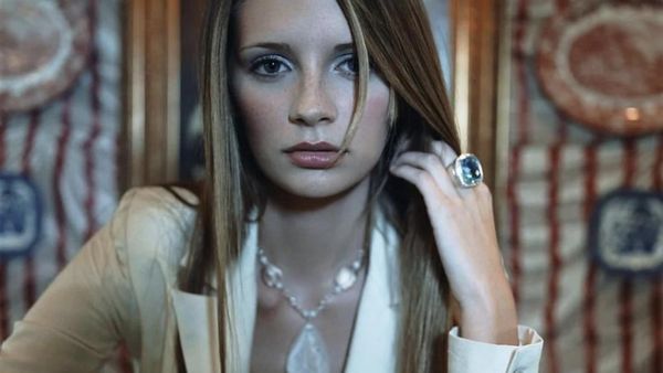 Sosok Mischa Barton yang Ngaku Diminta Tidur dengan Leonardo DiCaprio