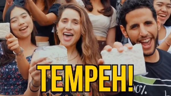 Aksi Nas Daily Saat Cicip Tempe hingga Burger Termahal di Dunia