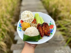 Kulineran Sambil Healing di Tengah Sawah Bogor