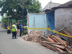 Warga Gergunung Klaten Temukan Benda Diduga Granat, Rumahnya Digaris Polisi
