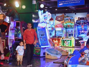 Gandeng Sedah Mirah dan Ketua Nahyan, Jokowi Sapa Warga di Mal Medan