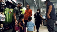 Jokowi Ngemal Bareng Cucu di Medan, Pengunjung Mendadak Heboh