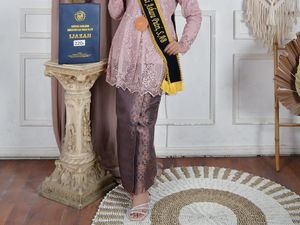 Kisah Ririn, Anak Cleaning Service yang Jadi Wisudawan Terbaik dengan IPK 3,9