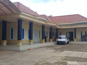 Alasan Sultan Madura Sulap Rumah Mewah Jadi Kandang Sapi Alasan Sultan Madura Sulap Rumah Mewah Jadi Kandang Sapi