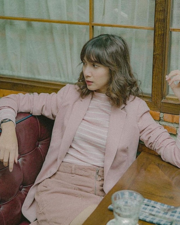 Tampil Cerdas dan Manis dalam Balutan Outfit Pink. Foto Instagram: sheiladaisha Tampil Cerdas dan Manis dalam Balutan Outfit Pink. Foto Instagram: sheiladaisha