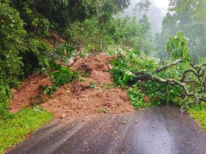 Tanah Longsor, Tiga Dusun di Karangasem Terisolasi Tanah Longsor, Tiga Dusun di Karangasem Terisolasi