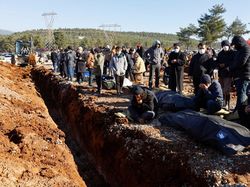 Turki Mulai Pemakaman Massal Korban Gempa di Kahramanmaras