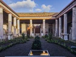 Jangan Terkecoh, Ubin di Situs Romawi Kuno Ini Ternyata Panel Surya