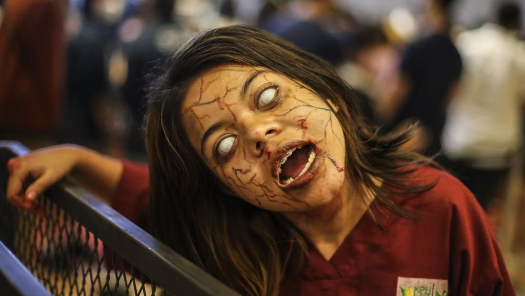 Hii... Ada Zombie Berkeliaran di Pusat Perbelanjaan Jakarta Hii... Ada Zombie Berkeliaran di Pusat Perbelanjaan Jakarta