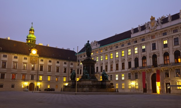 wina/foto: freepik.com/bearfotos wina merupakan destinasi klasik romantis untuk merayakan valentine