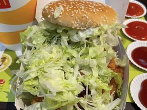 10 Potret Burger hingga Es Krim McDonalds Tak Sesuai Ekspektasi 10 Potret Burger hingga Es Krim McDonalds Tak Sesuai Ekspektasi