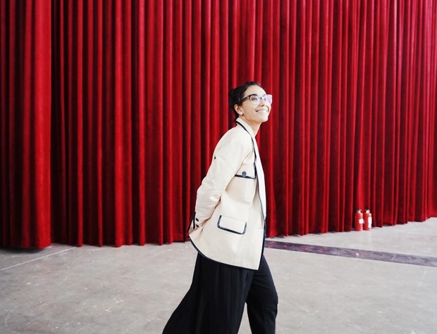 Adinia Wirasti dengan blazer yang anggun/Sumber: IG @adiniawrst