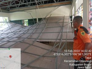 Atap Ruangan Kelas SD di Citeureup Bogor Ambruk Diterjang Angin Kencang