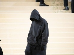 Demna Ubah Imej Balenciaga Setelah Iklan Kontroversial, Hindari Momen Viral