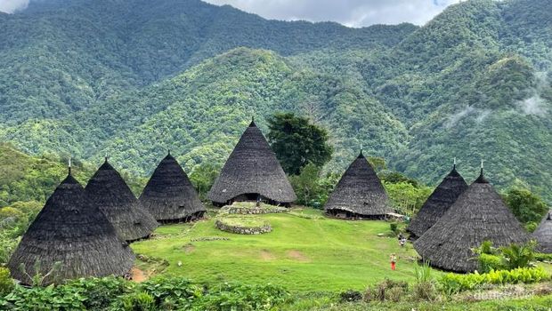Desa Adat Wae Rebo, lokasi rumah adat Mbaru Niang.