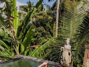 Cantiknya DJ Freya saat Menikmati Floating Breakfast di Bali Cantiknya DJ Freya saat Menikmati Floating Breakfast di Bali