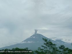 Semeru Kembali Erupsi, Warga Dihimbau untuk Menjauh 5 Km dari Puncak