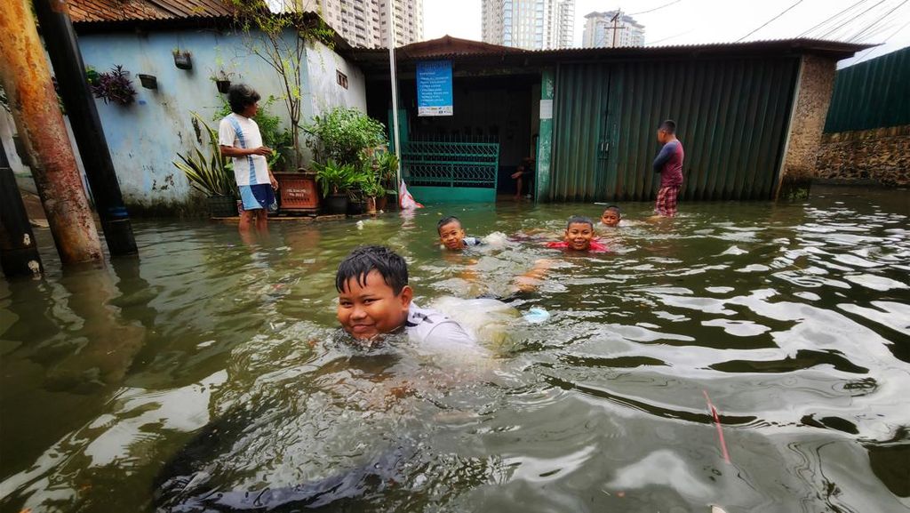 Hujan Deras di Jakarta Tadi Pagi Bikin Kawasan Ini Terendam