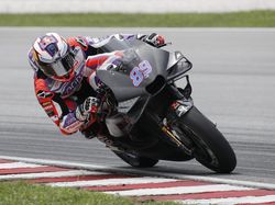 MotoGP Mandalika 2023: Masuk Pertengahan Balapan, Jorge Martin Jatuh!