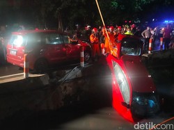 Kronologi Laka 2 Mobil di A Yani Surabaya hingga Civic Nyemplung Selokan