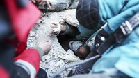 Korban Gempa Turki Selamat Setelah 108 Jam Terkubur Reruntuhan