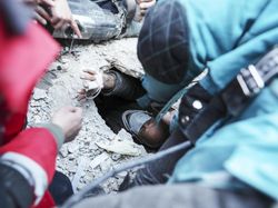 Korban Gempa Turki Selamat Setelah 108 Jam Terkubur Reruntuhan