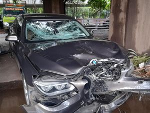 Sopir BMW Lawan Arus Tabrak Pemotor hingga Tewas di Jaksel Jadi Tersangka Sopir BMW Lawan Arus Tabrak Pemotor hingga Tewas di Jaksel Jadi Tersangka