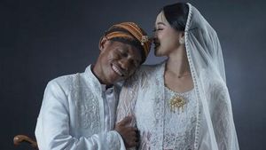 8 Foto Pengantin Jawa Viral, Beda Warna Kulit Bukti Cinta Tak Pandang Fisik