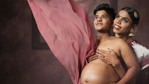 5 Potret Pasangan Transgender India yang Viral Lahirkan Anak Pertama