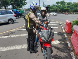 Polisi Tak Main-main, 12 Biker Copot Pelat Nomor Ditilang!