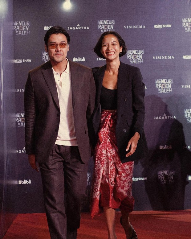 Putri Marino dan Chicco Jerikho di red carpet/Sumber: IG @putrimarino Putri Marino dan Chicco Jerikho di red carpet/Sumber: IG @putrimarino