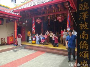 Melihat Ci Swak, Ritual Buang Sial di Kelenteng Hok An Kiong Muntilan